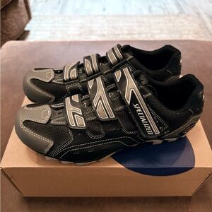 Specialized men’s cycling shoes.